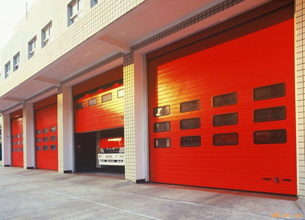 【原创】石家庄伸羃门厂家发展有办法 矛_��庄�R库门安装说明